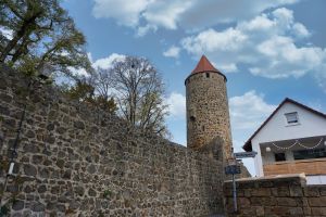 Stadtmauer mit Türmen